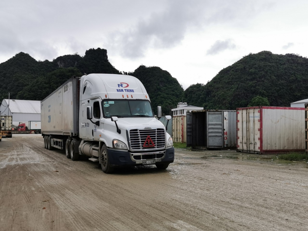 Gần 2.600 xe chở nông sản ùn ứ tại cửa khẩu ở Lạng Sơn