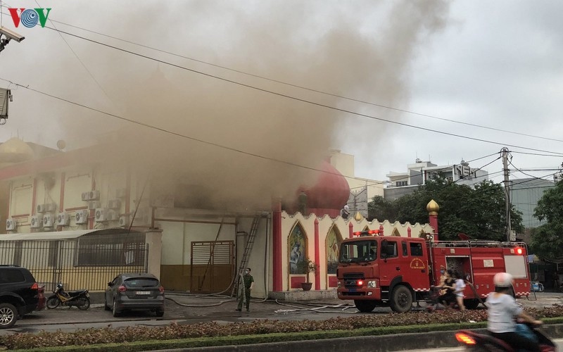 Cháy lớn ở quán karaoke tại Hải Dương