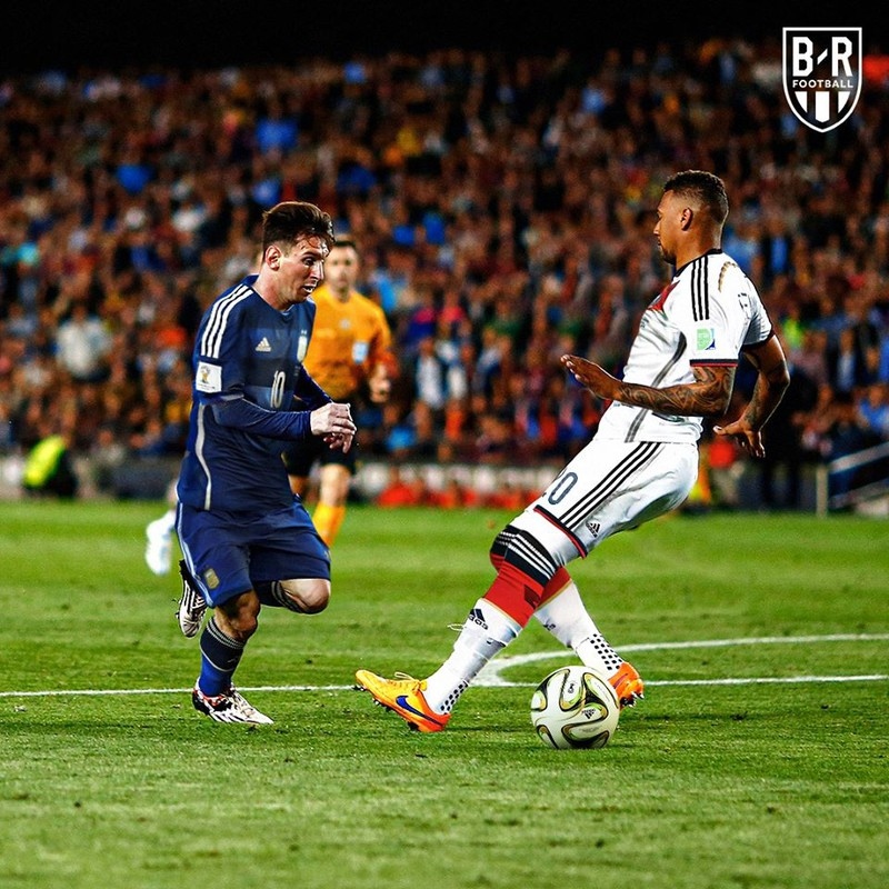 “Vũ trụ bóng đá ngược đời“: Messi vô địch World Cup với ĐT Argentina