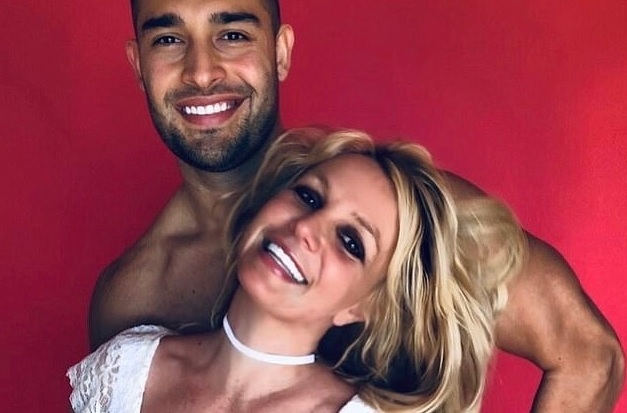 Britney Spears mong muốn có con với tình trẻ nhưng bị bố ruột phản đối