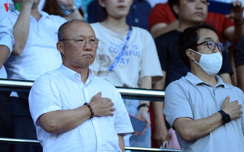 HLV Park Hang Seo dự khán trận Khánh Hòa vs Viettel
