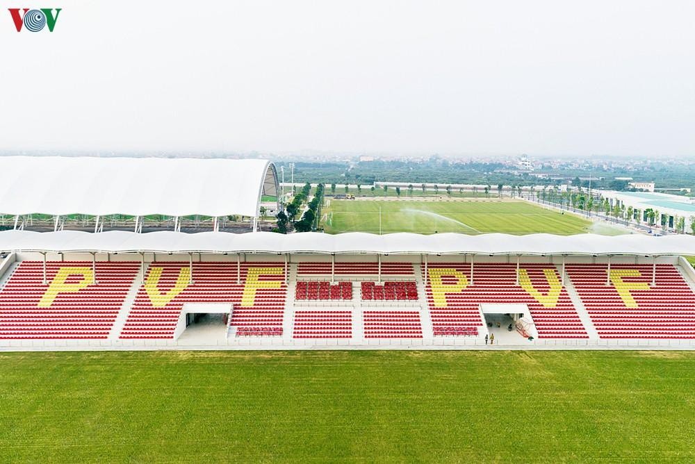 Sân vận động đầu tiên ở Việt Nam mở đón khán giả vào sân sau Covid-19
