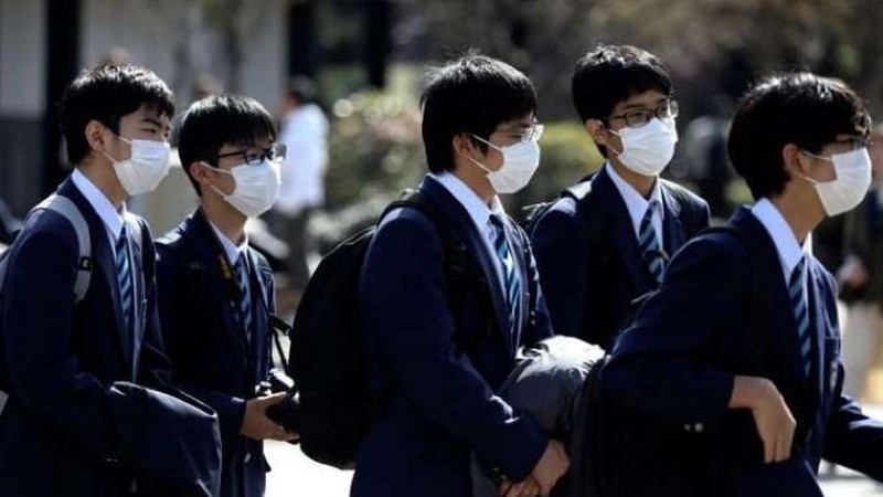 Nhật Bản xem xét hỗ trợ tiền cho sinh viên vượt dịch Covid-19