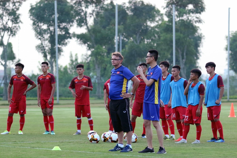 HLV Troussier học thầy Park để chuẩn bị cho VCK U19 châu Á 2020
