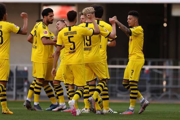Sancho lập hat-trick, Dortmund sống lại hi vọng vô địch
