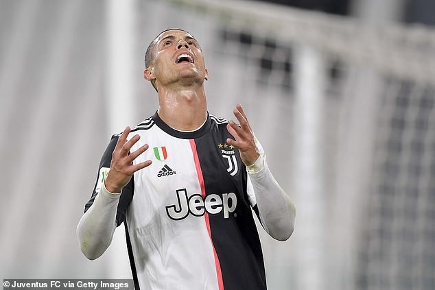 Ronaldo sút hỏng 11m, Juventus vẫn vào chung kết Coppa Italia