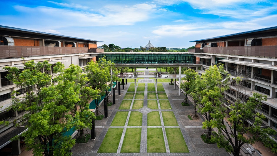 Mahidol được xếp hạng là đại học hàng đầu Thái Lan và thứ 122 ở Châu Á