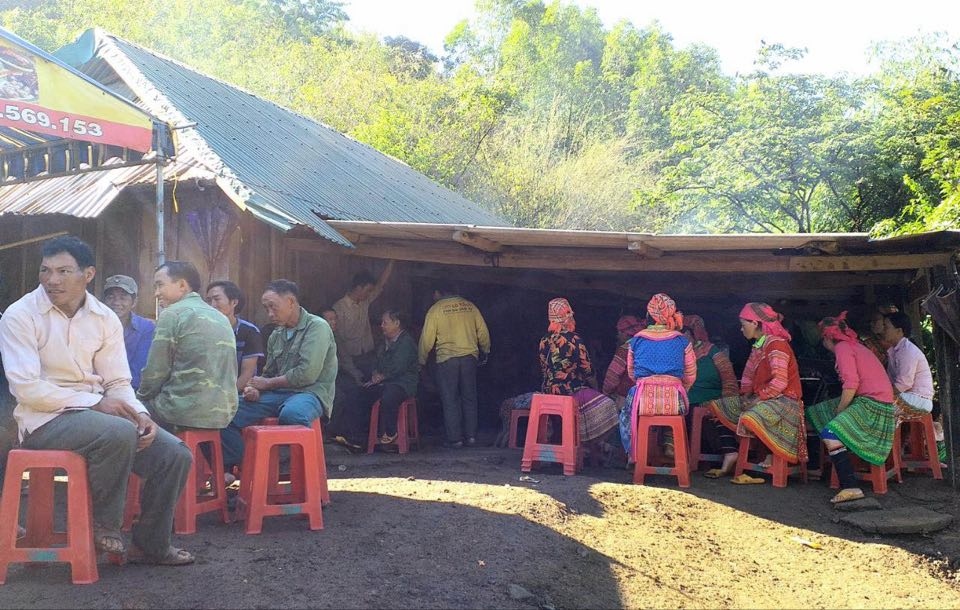 Đi làm rẫy, hai vợ chồng bị sét đánh