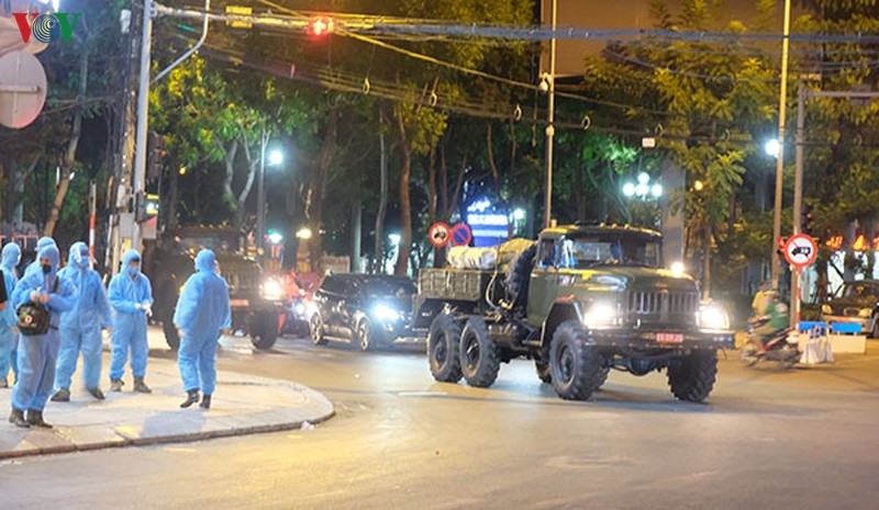 Quân đội khử trùng khu vực phong tỏa ở Đà Nẵng
