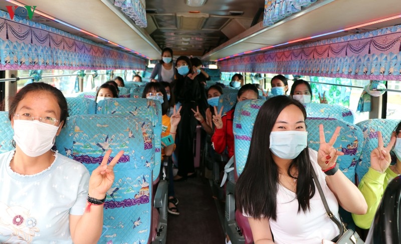 Sinh viên Campuchia hân hoan quay trở lại Việt Nam để học tập