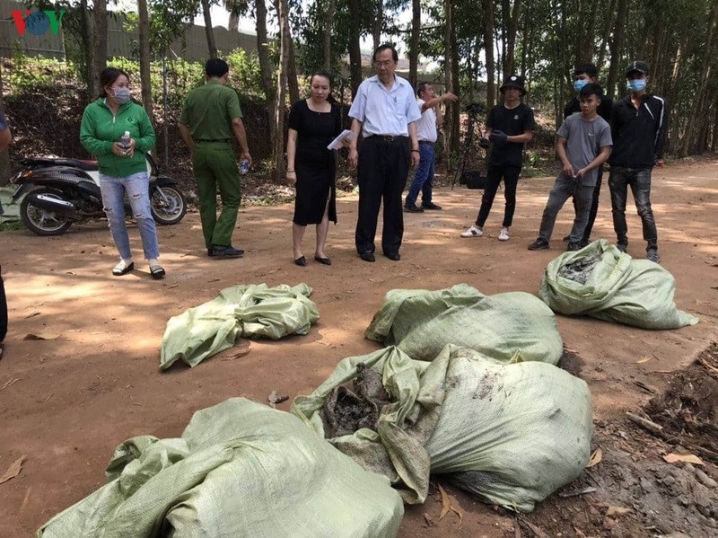 Một doanh nghiệp ở Đồng Nai đổ trộm chất thải nguy hại ra môi trường