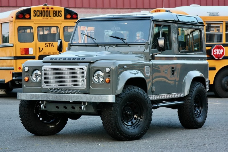 Ngắm Land Rover Defender qua bàn tay của Legacy Overland