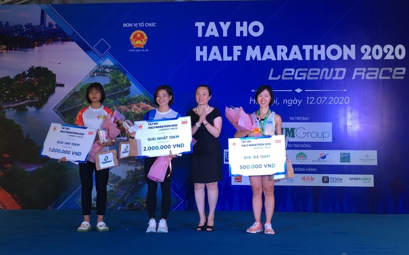 Nguyễn Thị Oanh và Hồng Lệ “vô đối” ở Giải Tay Ho Half Marathon 2020