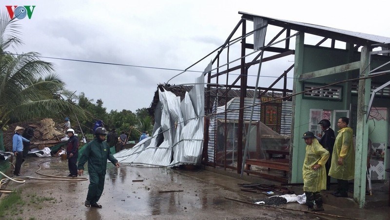 Hàng trăm căn nhà bị sập, tốc mái do mưa dông ở Hậu Giang, Kiên Giang