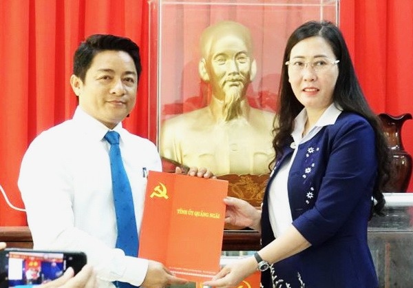 Điều động Chánh Văn phòng UBND tỉnh Quảng Ngãi làm Bí thư Huyện ủy