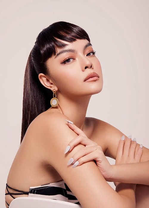 Tung loạt ảnh đón tuổi mới, nữ ca sĩ Phạm Quỳnh Anh nhận được nhiều lời khen ngợi về nhan sắc gái hai con. (Kiến thức)