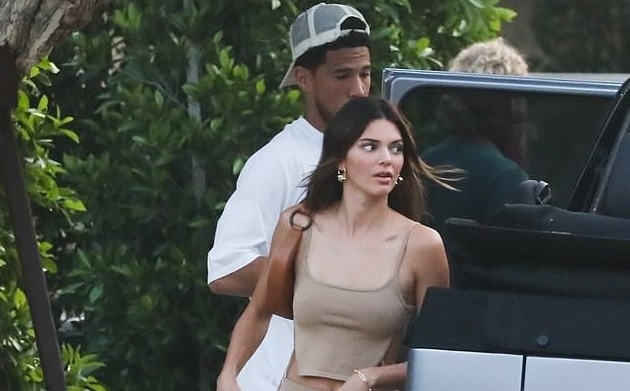 Kendall Jenner và bạn trai mới vui vẻ đi chơi sau khi xác nhận hẹn hò