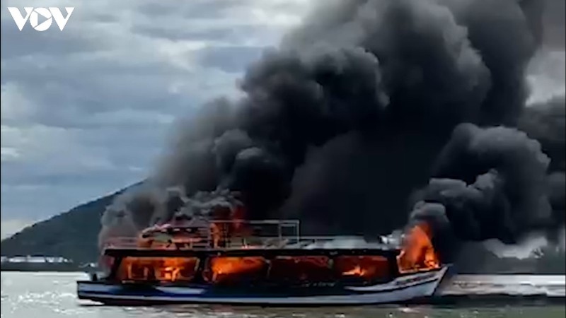 Cháy tàu khách ở Kiên Giang, 21 hành khách được cứu an toàn