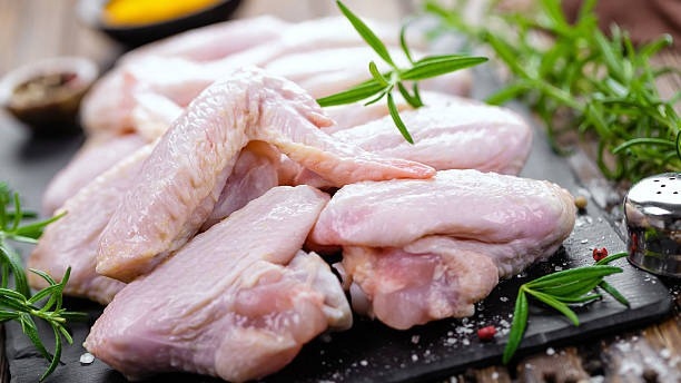 Trung Quốc phát hiện thịt gà đông lạnh nhập từ Brazil dương tính với SARS-CoV-2