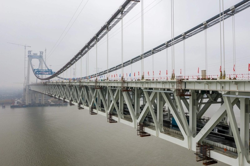 Trung Quốc thử nghiệm thành công tàu cao tốc chạy qua cầu treo