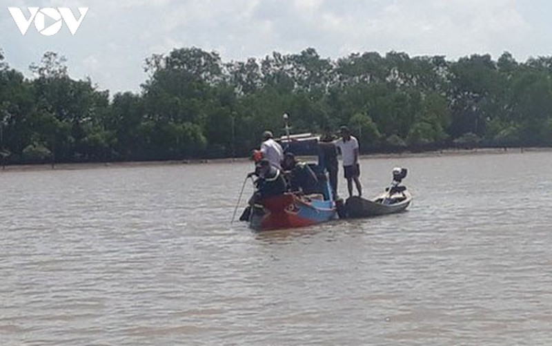 Trục vớt 4 thi thể trong vụ chìm ghe trên sông Ba Lai