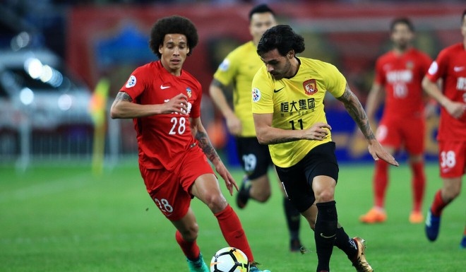Hai chuyên gia bóng đá Trung Quốc bị sa thải vì cảm ơn Covid-19 ‘diệt’ đối thủ