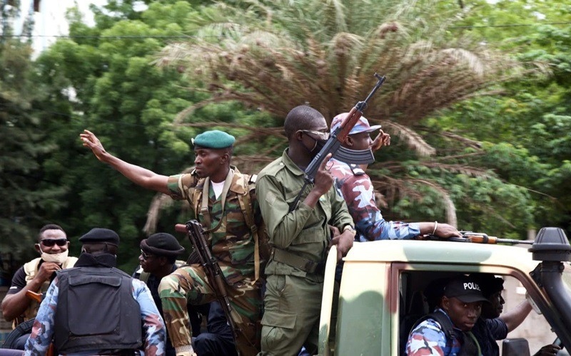 Phái đoàn ECOWAS đàm phán với lực lượng tiến hành binh biến Mali