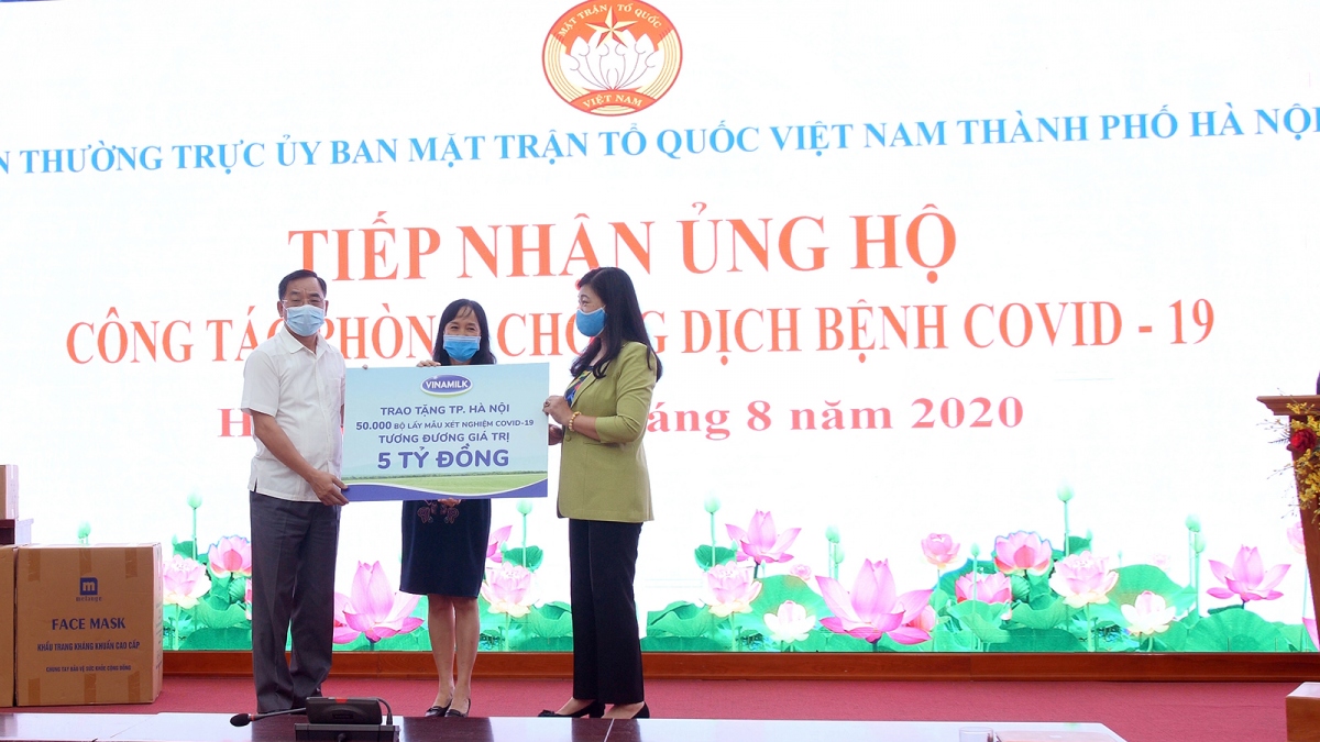 Vinamilk ủng hộ 8 tỷ đồng cho Hà Nội và 3 tỉnh miền Trung chống dịch