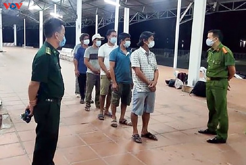 Phát hiện 6 ngư dân đi bộ từ Đà Nẵng ra Huế trốn cách ly