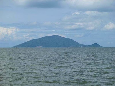 Dao Rua, also known as Turtle island, in Kien Hai district of Kien Giang province is a popular tourist destination due to its tranquil scenery.
