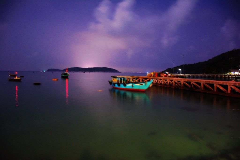 Panagiotis Papadopoulos, a tourist from Greece, shares his amazement at the beauty of Cu Lao Cham through a range of photographs which feature different aspects of the archipelago. Here, a wharf on the collection of islands can be seen in the late evening.