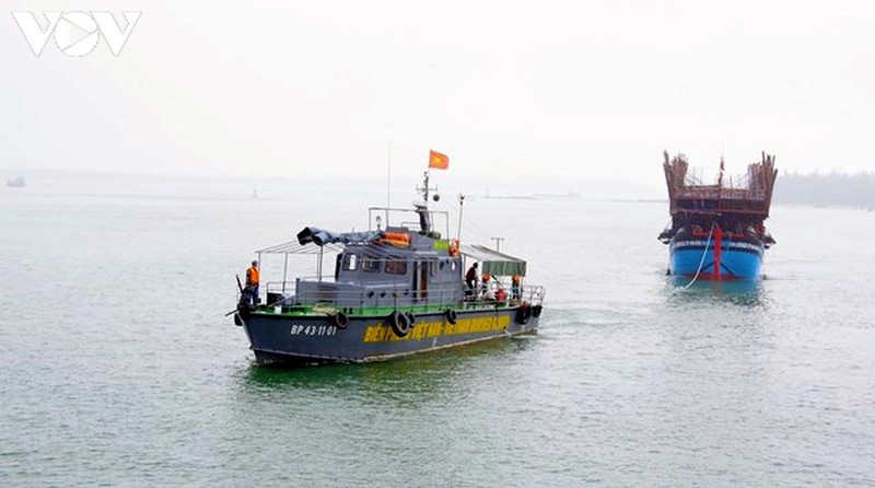 Quảng Nam ứng cứu một tàu câu mực hỏng máy, thả trôi trên biển