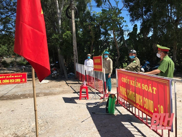 Thêm 1 cán bộ ở Thanh Hóa bị tạm thời đình chỉ công tác do lơ là chống dịch