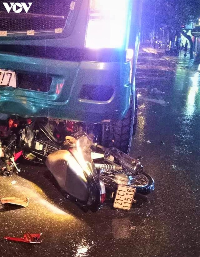 Một người tử vong sau va chạm với ô tô ở Yên Bái