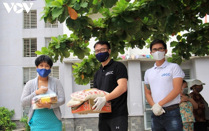 Nhóm bạn trẻ Đà Nẵng hỗ trợ người khó khăn giữa vùng dịch Covid-19