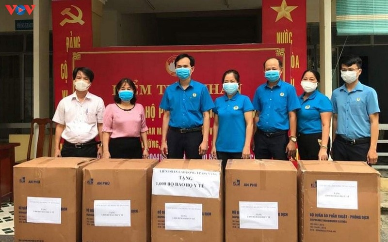 Đà Nẵng: 3.000 bộ bảo hộ y tế, 150 giường xếp hỗ trợ tuyến đầu chống dịch