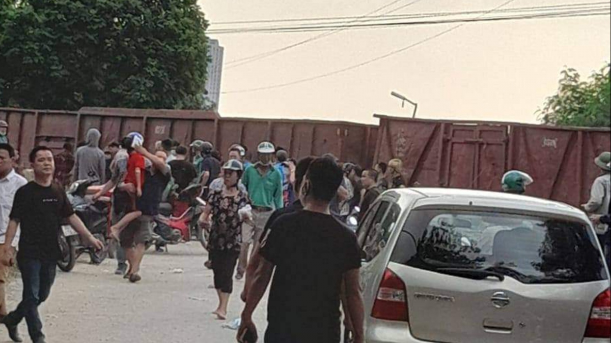 Xem xét khởi tố vụ tàu hỏa đâm xe chở học sinh tại Hà Nội