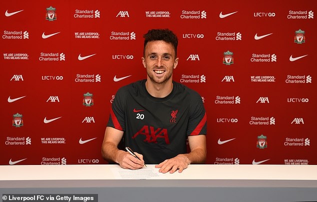 Tiền đạo người Bồ Đào Nha ký hợp đồng 5 năm với đội chủ sân Anfield.