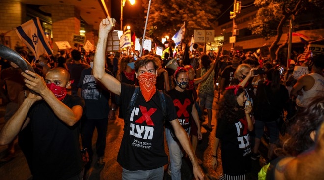 Đám đông người biểu tình phản đối Thủ tướng Israel tại thành phố Jerusalem. Ảnh: AFP.
