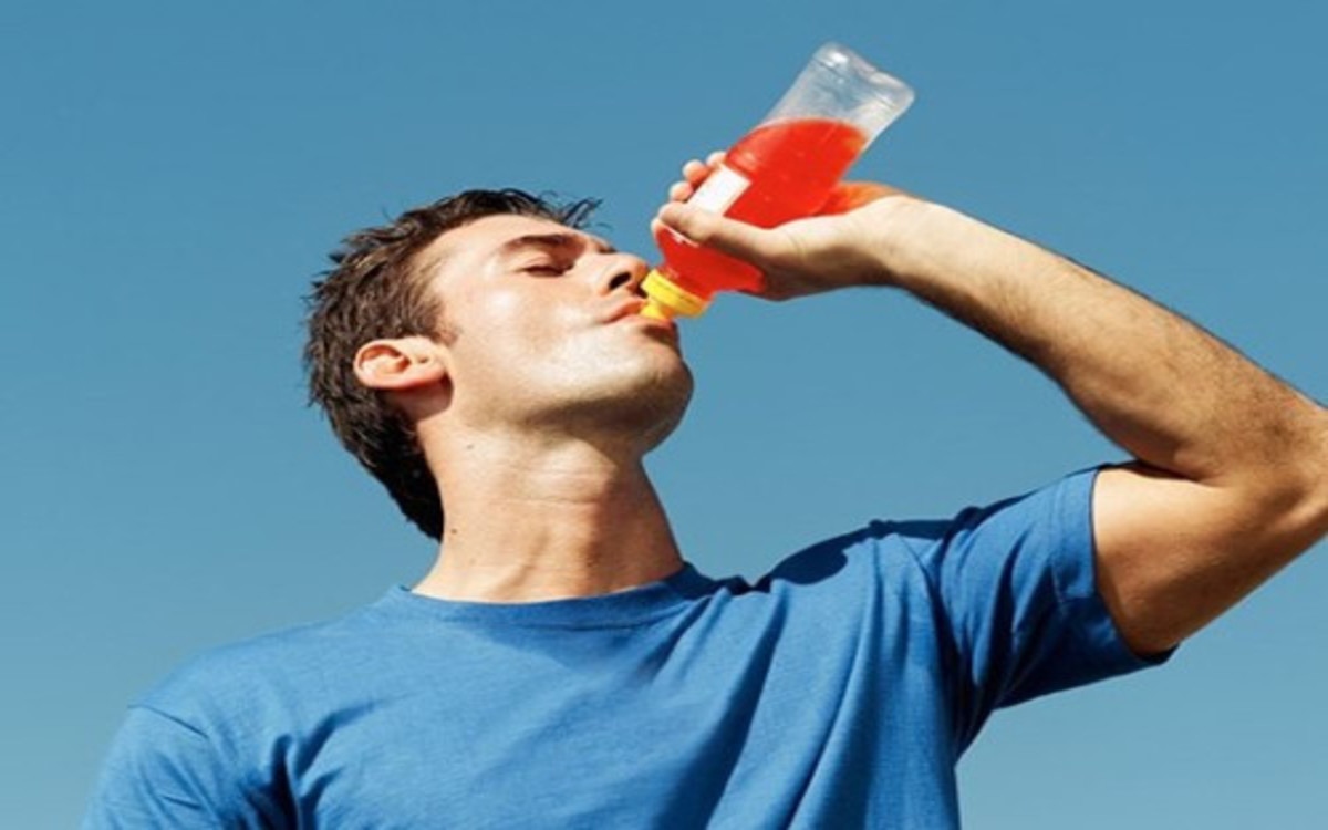 Làm mất nước: Ngoài làm tăng nhịp tim, caffein còn có tác dụng lợi tiểu nhẹ, có thể gây mất nước.