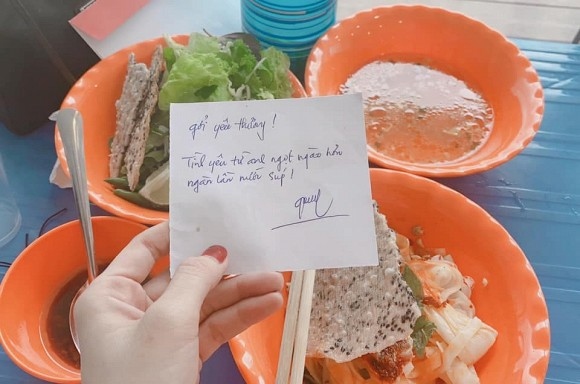 Chuyện showbiz: Nhã Phương nhận được món ăn và lời nhắn cực ngọt từ ông xã Trường Giang
