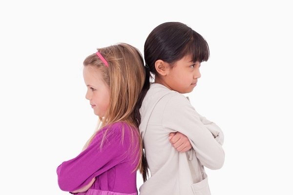 7 cách giúp cha mẹ dạy trẻ vượt qua sự ghen tỵ
