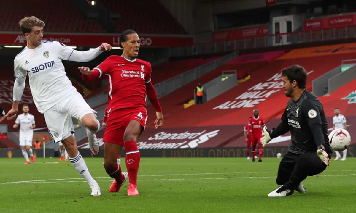 Virgil Van Dijk "báo hại" Liverpool vì thói kiêu ngạo