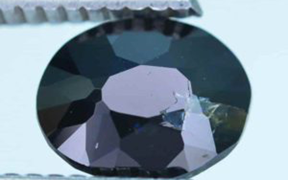 Viên đá quý Serendibite được tìm thấy ở Sri Lanka năm 1902. Mỗi carat của viên đá Serendibite này trị giá 18.000 USD.