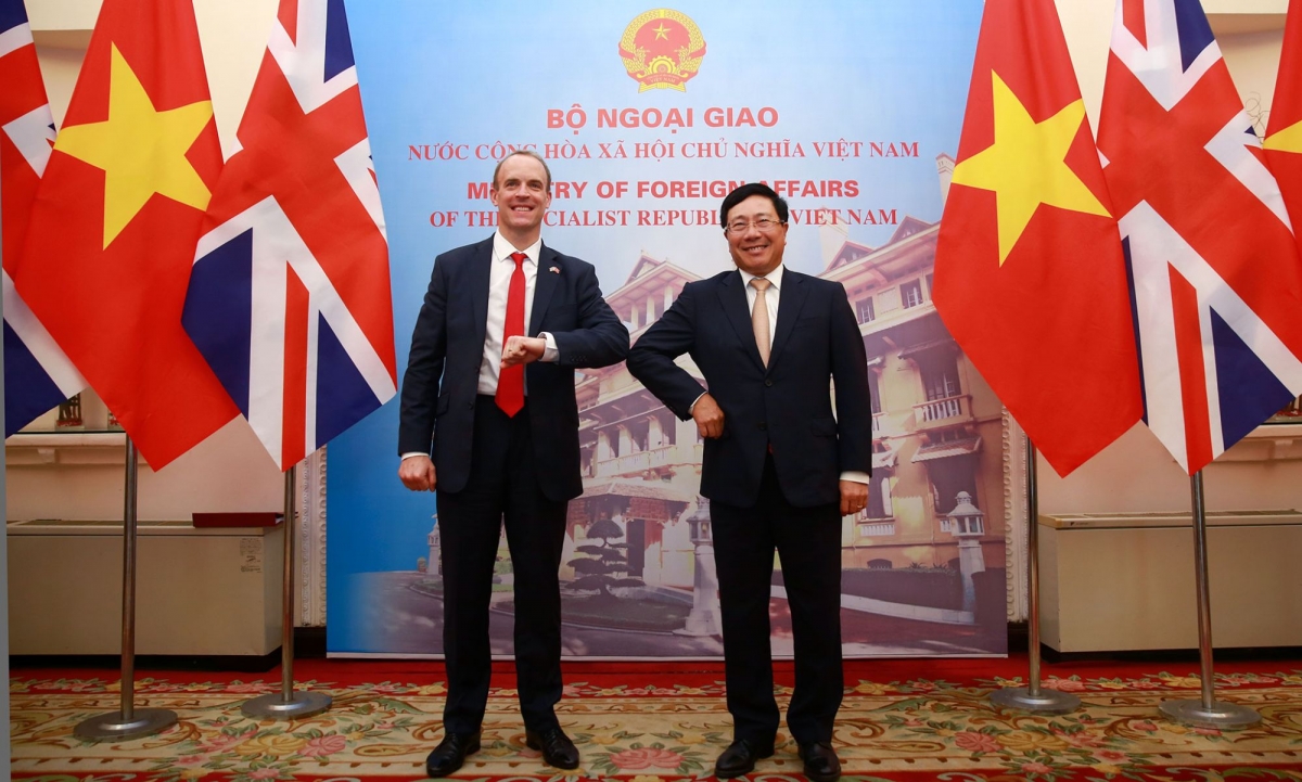 Phó Thủ tướng, Bộ trưởng Ngoại giao Phạm Bình Minh (phải) tiếp Bộ trưởng Ngoại giao và Phát triển, Bộ trưởng Thứ nhất Vương quốc Anh Dominic Raab.