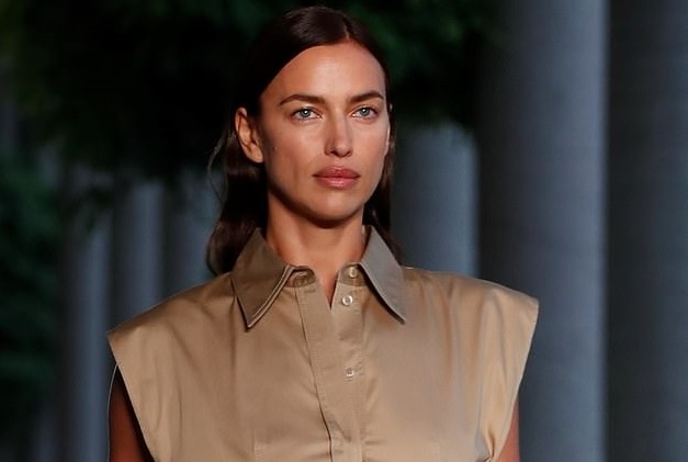 Irina Shayk thần thái cuốn hút trên sàn catwalk