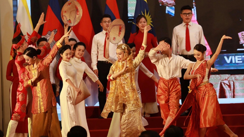 Các tiết mục văn nghệ được biểu diễn tại Lễ khai mạc AIPA 41