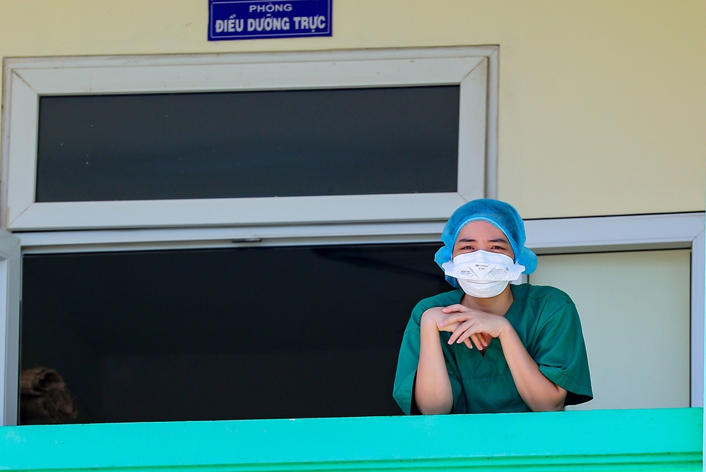 Giây phút nghỉ ngơi của nữ bác sĩ Lương Thị Liên Đoàn, nhân viên y tế Hải Phòng hỗ trợ cho Đà Nẵng