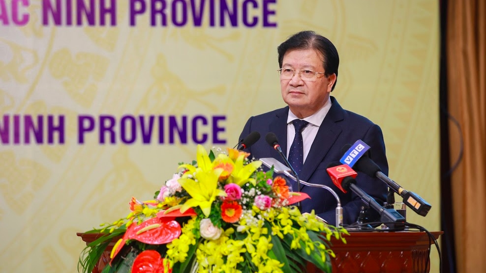 Phó Thủ tướng Chính phủ Trịnh Đình Dũng chúc mừng sự hợp tác ba bên giữa Bộ Công Thương, tỉnh Bắc Ninh và Samsung Việt Nam.