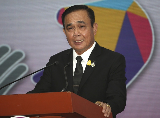 Thủ tướng Thái Lan kêu gọi tạm ngưng biểu tình chống chính phủ